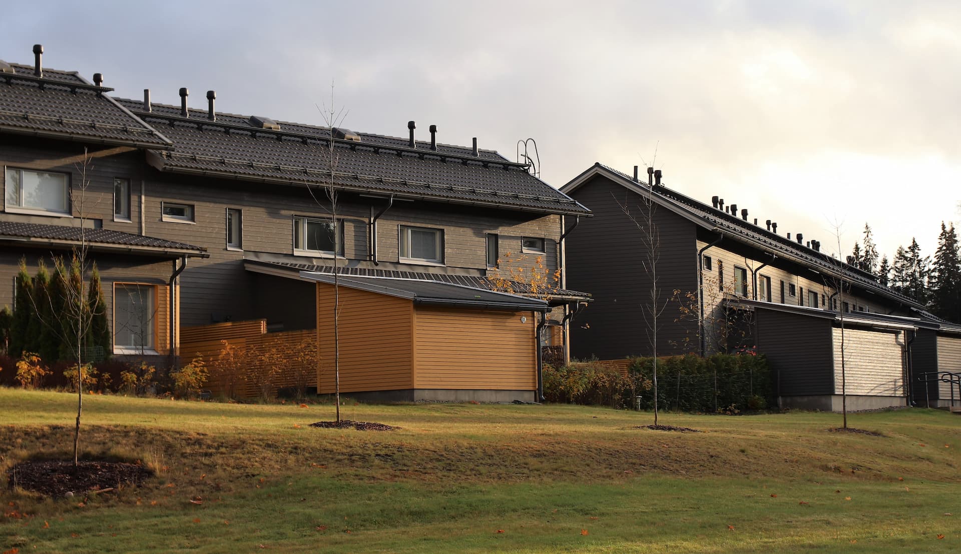 Rakennusliike Tampere | Rivitalon julkisivu – PjE Works Oy.